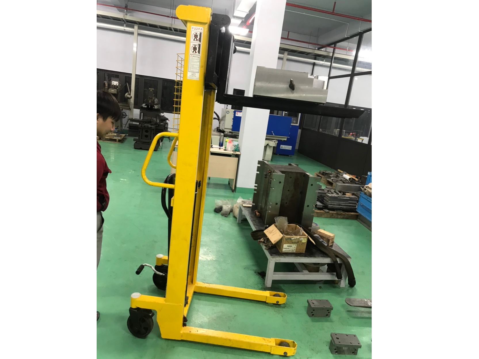 Xe Nâng Tay Cao 3000kg 1.6m FUJIFA