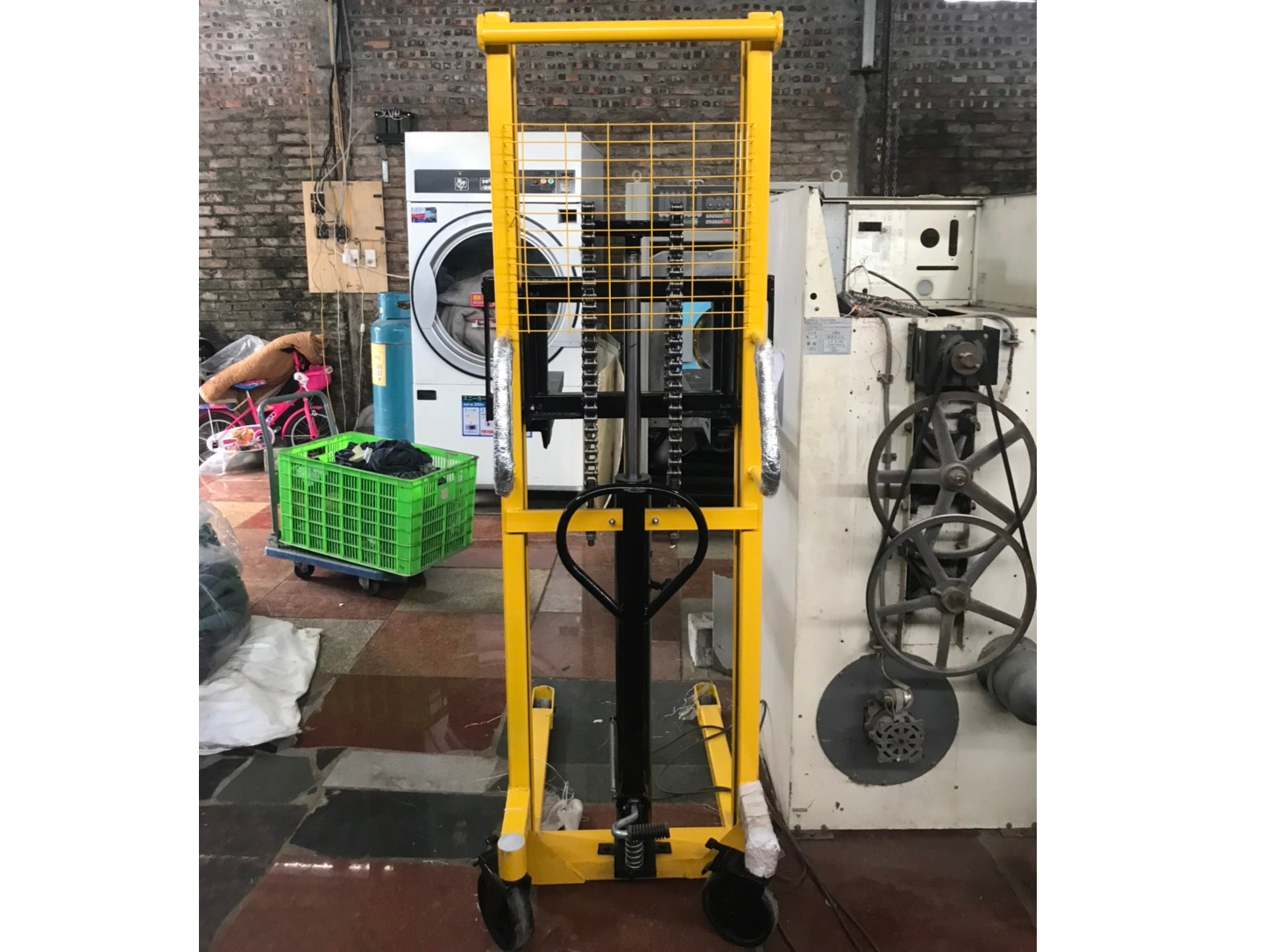 Xe Nâng Tay Cao 3000kg 1.6m FUJIFA
